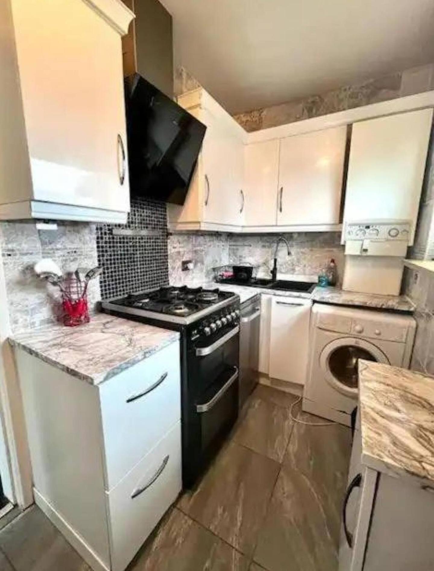 2 Bedroom Home With Driveway Close To Quayside Гейтсхед Экстерьер фото
